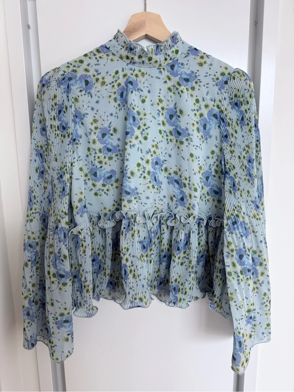 NWT GANNI Ice Water Floral Pleated High Neck Blouse EU 36 US 4 - Picture 1 of 2